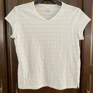 Columbia white textured v neck tee L EUC